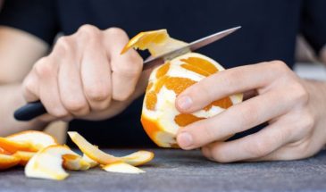 Вы выбрасываете это в мусор: 4 способа превратить апельсиновые корки в мощное оружие для огорода