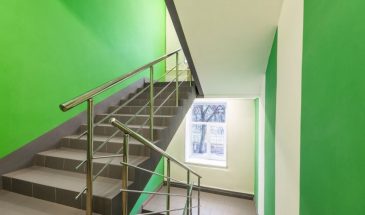 Через сколько лет УК должна ремонтировать подъезды в доме: закон, который скрывают от жильцов