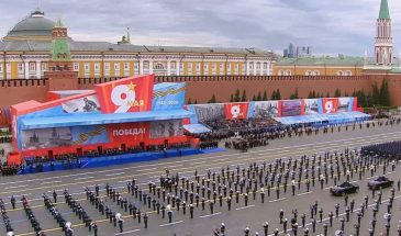 Почему на параде постоянно драпируют Мавзолей: нынешняя власть боится гневного взгляда ушедшей эпохи