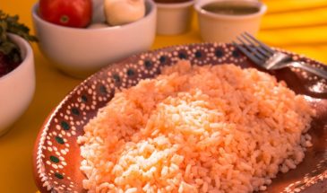 Всё ещё промываете рис? Две ложки в кастрюлю — и он идеальный: как сварить рассыпчатый гарнир за 15 минут