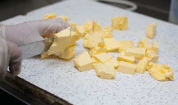 «Вы всё время ошибались!» Шеф-повар раскрыл правду о сливочном масле: 72,5% или 82,5% — разница, которая испортит ваш десерт