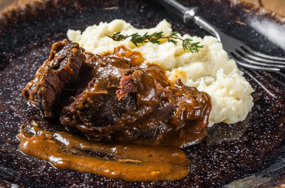 Телячьи щеки: мясо, которое тает во рту, как масло — ресторанные шедевры у вас дома