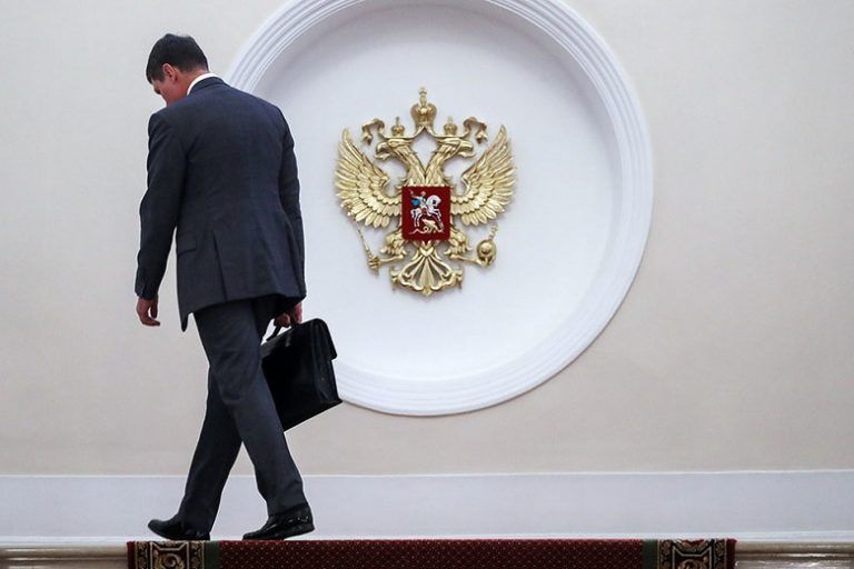 Губернаторов скоро лишат права принимать на работу даже техничек — гримасы вертикали власти