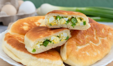 Пирожки, которые не полнят: 16 г белка в каждом, тесто из творога — и вкус, за который не стыдно