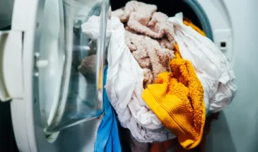 Стиральная машина «прыгает» при отжиме: как быстро убрать вибрацию без мастера