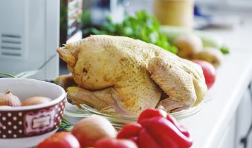 Магазинная курица полна антибиотиков: 3 способа очистить мясо за час