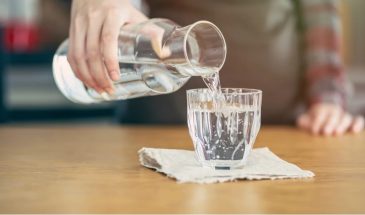Добавьте эту специю в воду и пейте натощак: сжигает жир и чистит организм