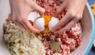 Секрет сочных котлет: из какого мяса получается идеальный фарш с хрустящей корочкой
