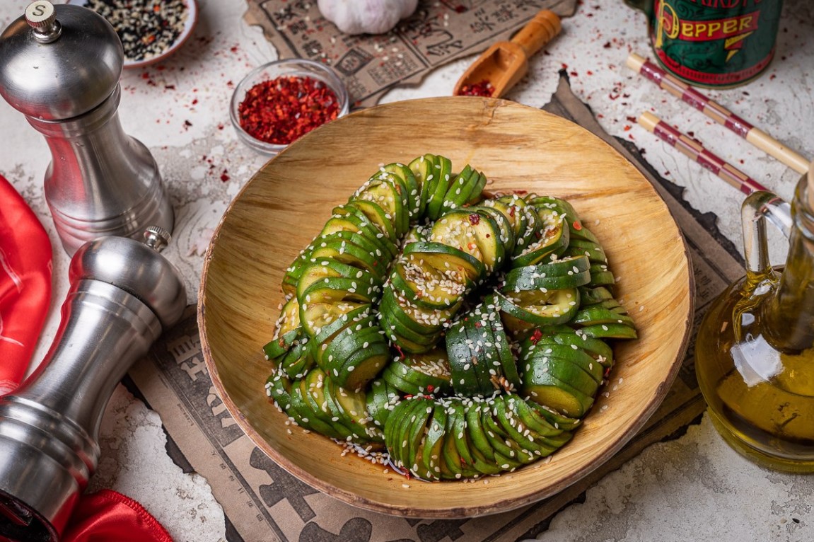 Огурцы-«пружинки» по-китайски — взрывают вкус за 15 минут