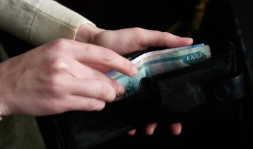 Россияне массово переходят на наличные: правительство рассчитывало на обратный результат
