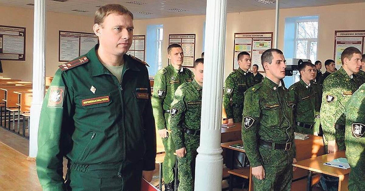 «Тыловые крысы» травили армию тушенкой из шкур и крахмала, пока бойцы гибли на передовой