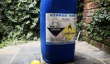 Одна ударная доза этого средства уничтожит водоросли в бассейне