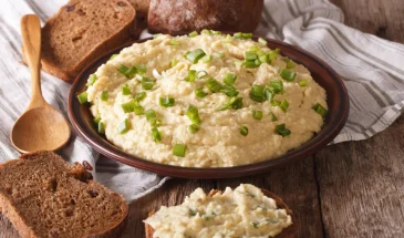 Закуска за 15 минут из трёх продуктов: форшмак, который затмит любую ресторанную подачу