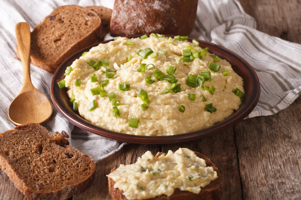 Закуска за 15 минут из трёх продуктов: форшмак, который затмит любую ресторанную подачу