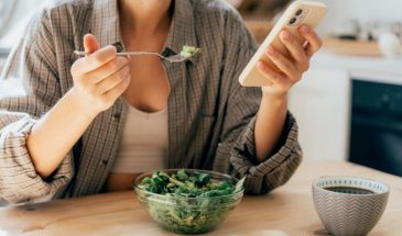 «Тихие убийцы» мозга: 4 бытовые привычки после 40, которые методично ведут к деменции