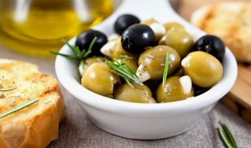 Как выбрать и хранить оливки, чтобы сохранить их вкус и пользу: 4 главных правила