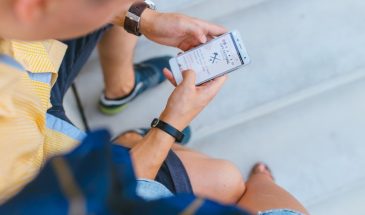 Залипание в смартфоне толкает на вредные привычки: ученые раскрыли опасную «ловушку дофамина»