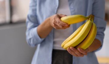 Не кладите бананы в миску к яблокам: как их на самом деле хранить