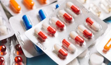 Шесть препаратов — 100% побочных эффектов: что такое полипрагмазия и почему она опаснее болезни