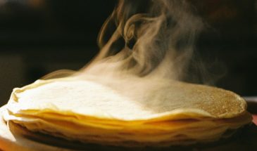 Забудьте про магазинные лепёшки: домашние тортильи из трёх ингредиентов