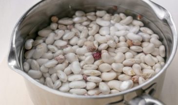 Забыли замочить фасоль на ночь? Один трюк, который спасет ужин и не превратит суп в кашу