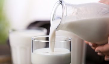 Молоко убивает или спасает? Ученый раскидала мифы по полочкам