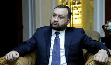 Его прогнали с Украины, но приютила «Справедливая Россия»: деньги украинских олигархов не пахнут