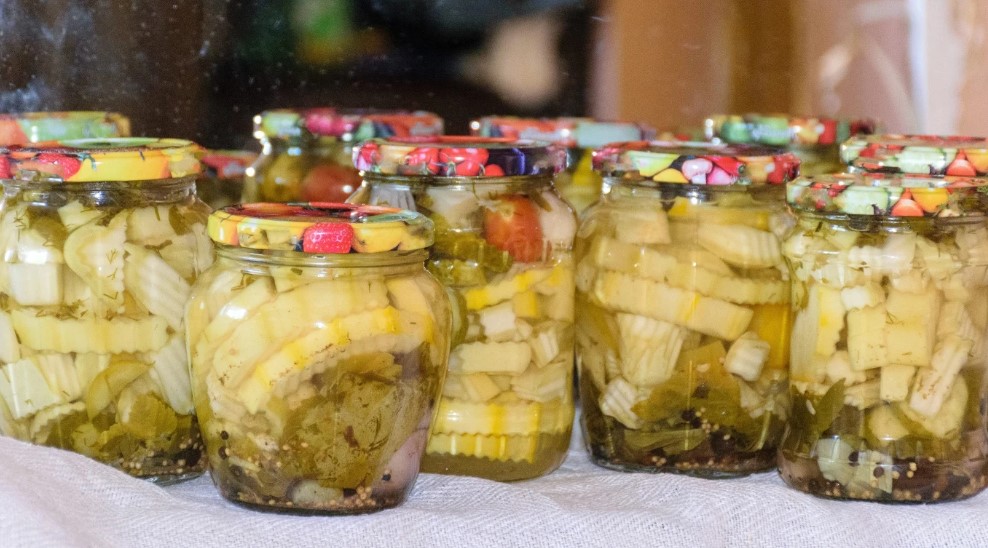 Маринованный картофель — любимая закуска всей семьи: простой рецепт с укропом