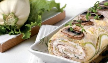 Кабачковый рулет с грибами и сыром: эффектная закуска из простых продуктов