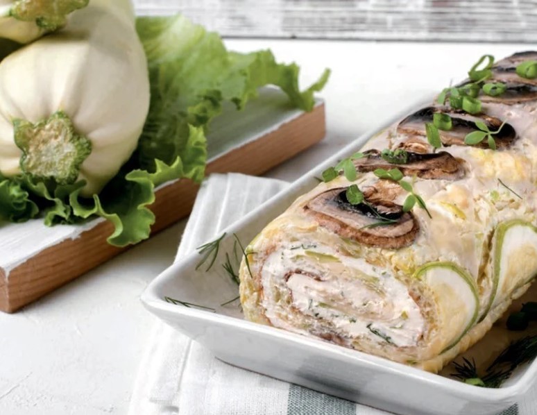 Кабачковый рулет с грибами и сыром: эффектная закуска из простых продуктов