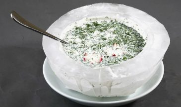 Окрошка в ледяной чаше: эффектная подача, которая удивит гостей