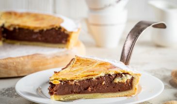 Песочный пирог с шоколадным заварным кремом: хит для уютного чаепития