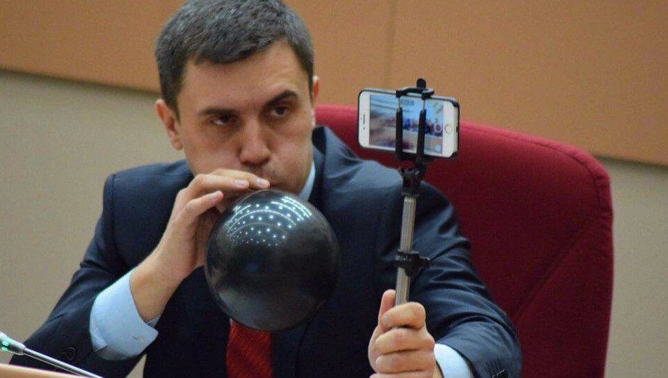 Не голосуй сердцем: Зачем читатели защищают провокатора Бондаренко?