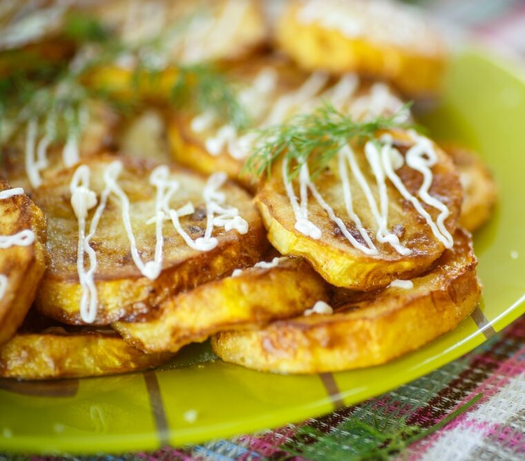 Забудьте о резиновых и масляных кабачках! Простой трюк с мукой, который изменит вашу летнюю закуску за 25 минут