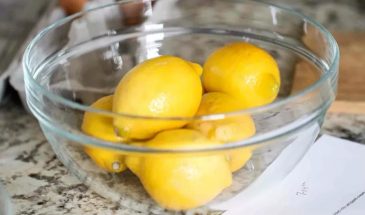 Хватит кормить семью плесенью: 7 продуктов, которые ты зря держишь на столе вместо холодильника