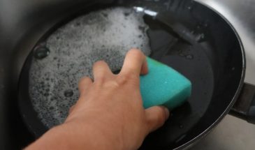 Хватит выбрасывать сковородки: 5 проверенных методов удаления нагара без повреждения покрытия