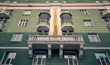 Управляющая компания требует деньги за вывоз снега: когда начисление законно и как его оспорить