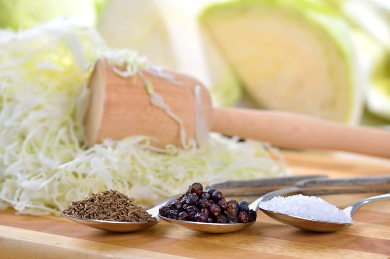 Квашеная капуста с тмином и можжевельником: тот самый вкус и мощный буст для зимнего иммунитета