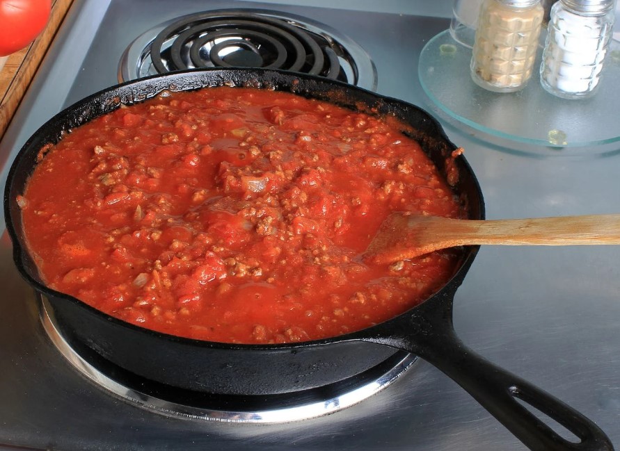 Одна добавка, которая взрывает вкус: секрет идеального томатного соуса для спагетти