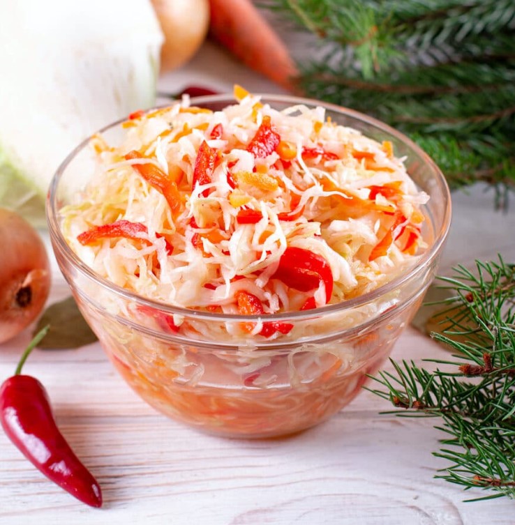 К жареной картошке вкуснейшая закуска: квашеная капуста с перцем и тмином за 20 минут