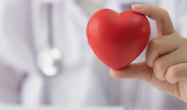 Защитник сердца после 60: врач назвала незаслуженно забытую ягоду, которая спасает сосуды лучше многих добавок