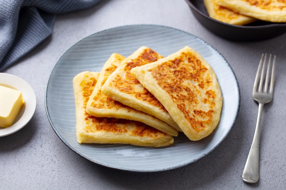 Из вареной картошки делаю эти оладьи. Они банально просты, а какие вкусные! Всего 4 ингредиента