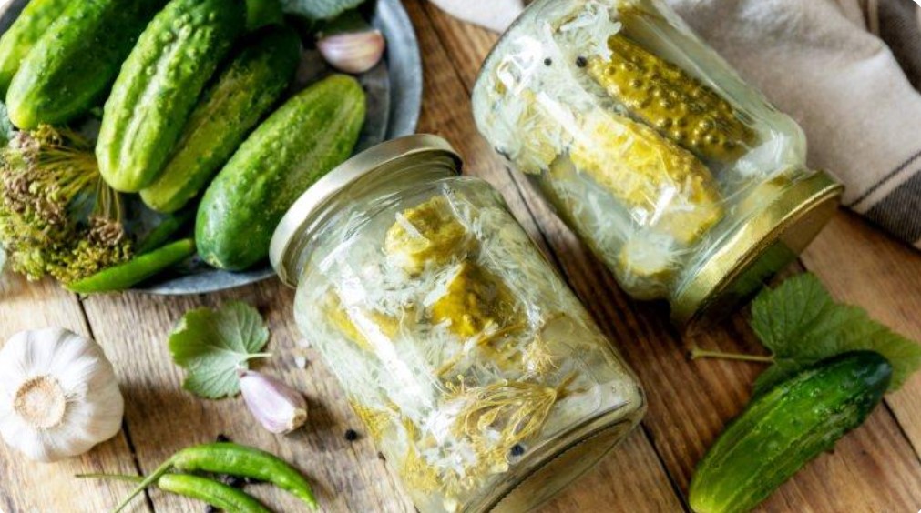 Огурцы «в снегу»: хрустящая закуска, которая выглядит как чудо