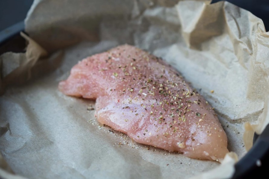 Мыть или не мыть: главная ошибка при готовке курицы, грозящая опасным заражением