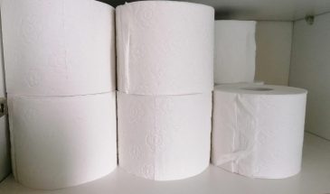 Худшее место для хранения туалетной бумаги. Собирает все