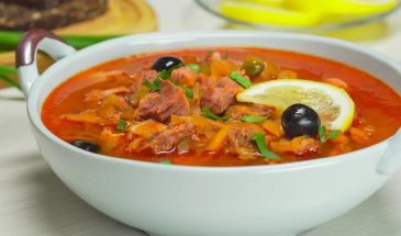 Готовим наваристую солянку с квашеной капустой, которая исчезает со стола первой