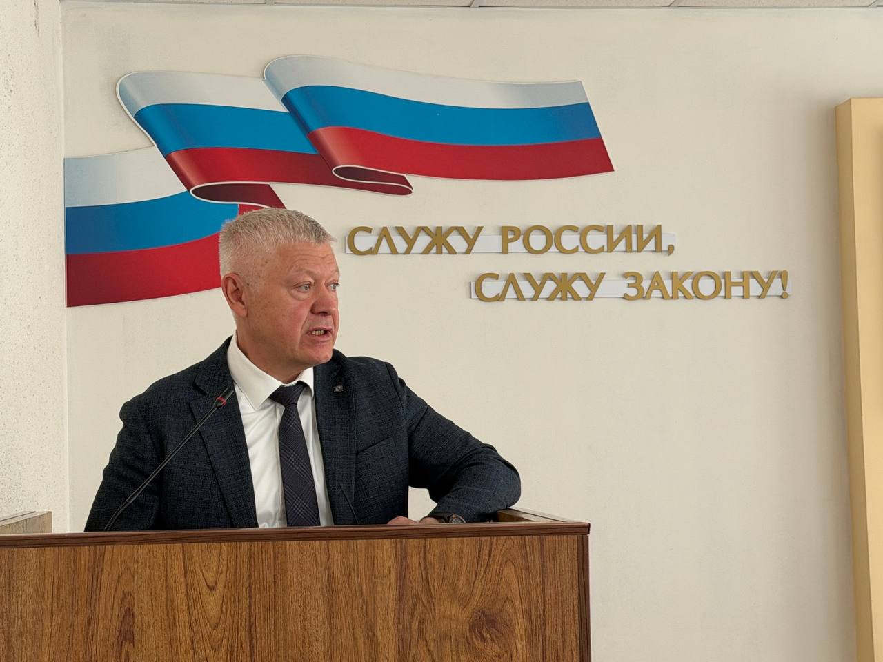 Единороссы потребовали ужесточить сроки за посты в сетях и покусы полицейских